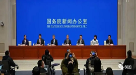 各部委相关负责人回应落实解决老年人“数字鸿沟”问题丨国新办政策例行吹风会
