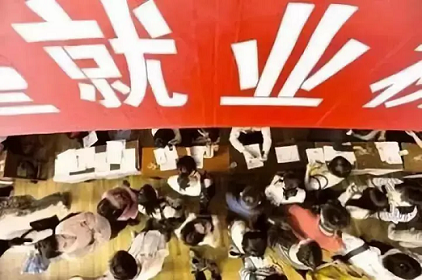 支持灵活就业健康发展——“中国这十年”系列主题新闻发布会聚焦新时代就业和社会保障成就