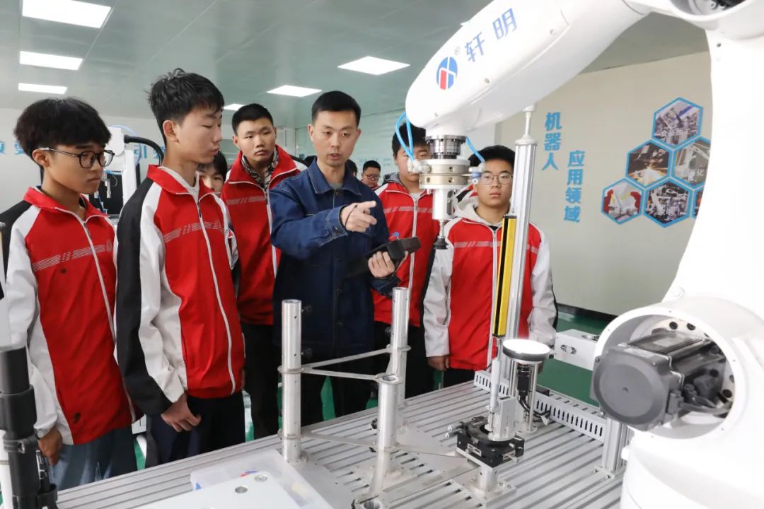 十载兴职教，激活技能型社会