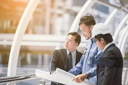 中共中央：完善党的人才工作制度