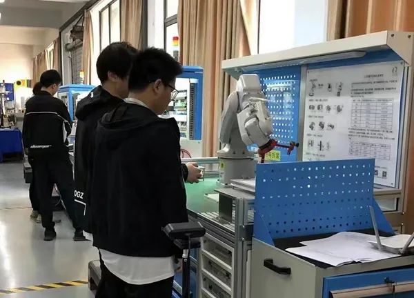 重庆举行首批智能制造工程技术人员专业技术等级考核