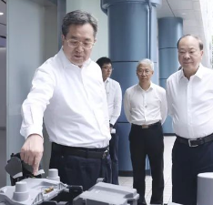 丁薛祥在广东深圳调研时强调：完善职业教育体制机制 着力培养高素质技术技能人才